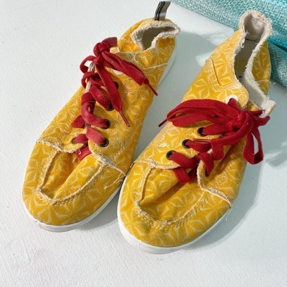 Vionic Beach Yellow Print Pismo Sneaker with Red Shoelaces - Picture 13 of 14